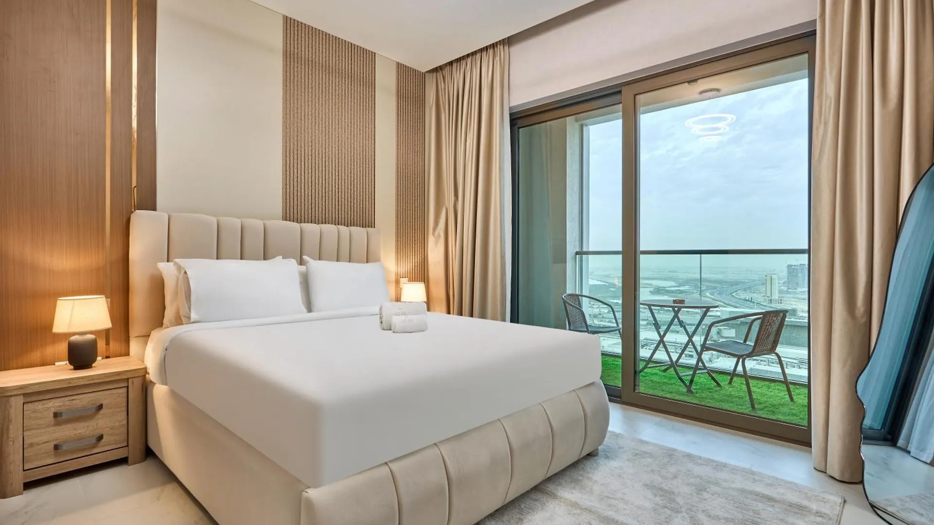 Stay By Latinem Luxury 2Br Holiday Home Cvg 4005 Near Burj Khalifa Dubai 0*,